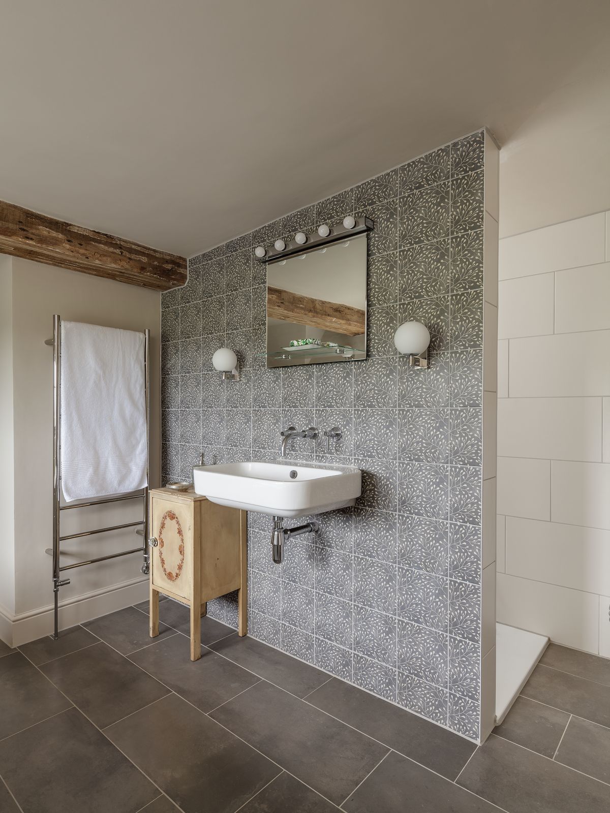 One of the bedrooms was replaced to make way for an en suite to the master bedroom.