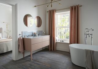 an ensuite idea with an open plan scheme