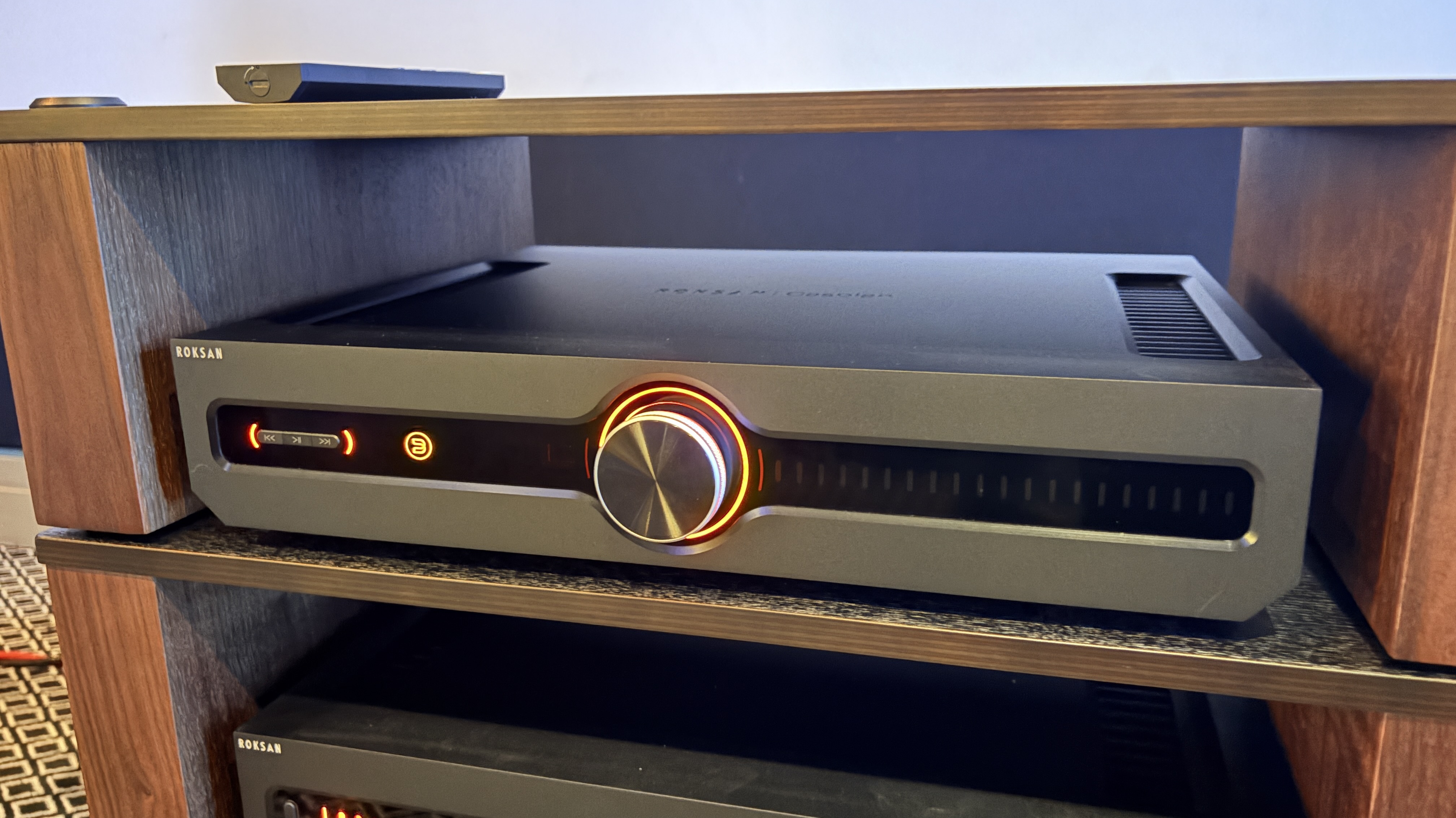 Roksan Caspian 4G streaming preamp and power amplifier