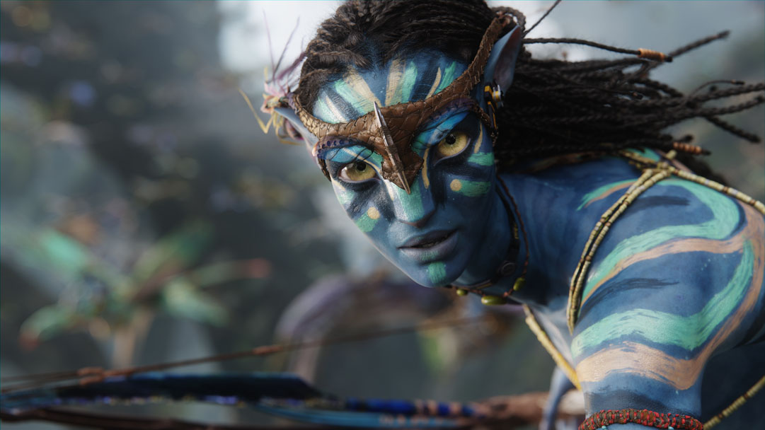 Zoe Saldaña als Neytiri in „Avatar“.