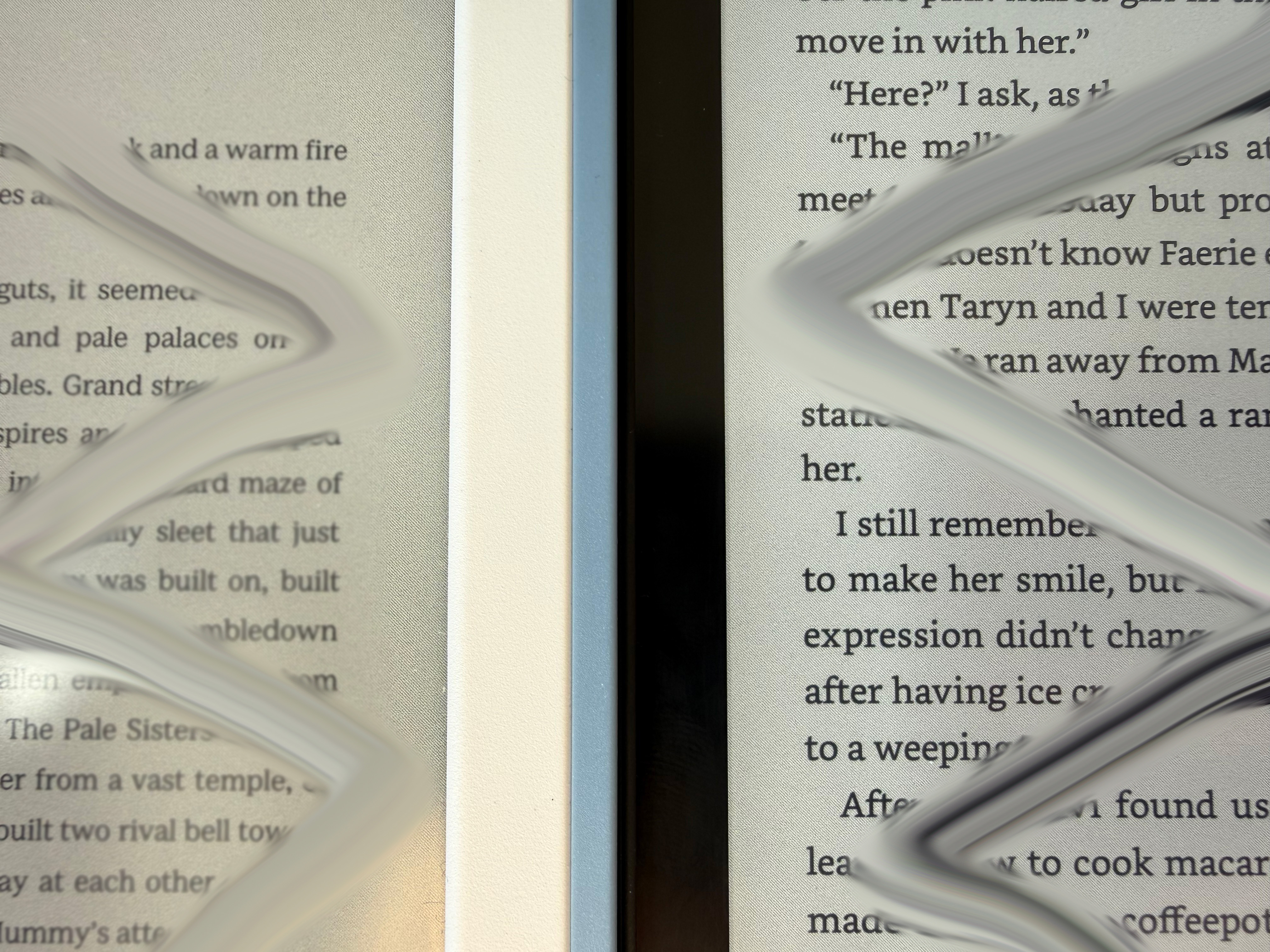 Kindle Colorsoft 2026 در زیر نور مستقیم خورشید عکاسی شده است