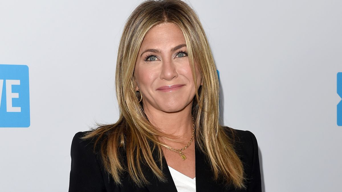 Jennifer Aniston’s combo of white trainers, turned-up jeans and a smart blazer should be in your summer style rotation