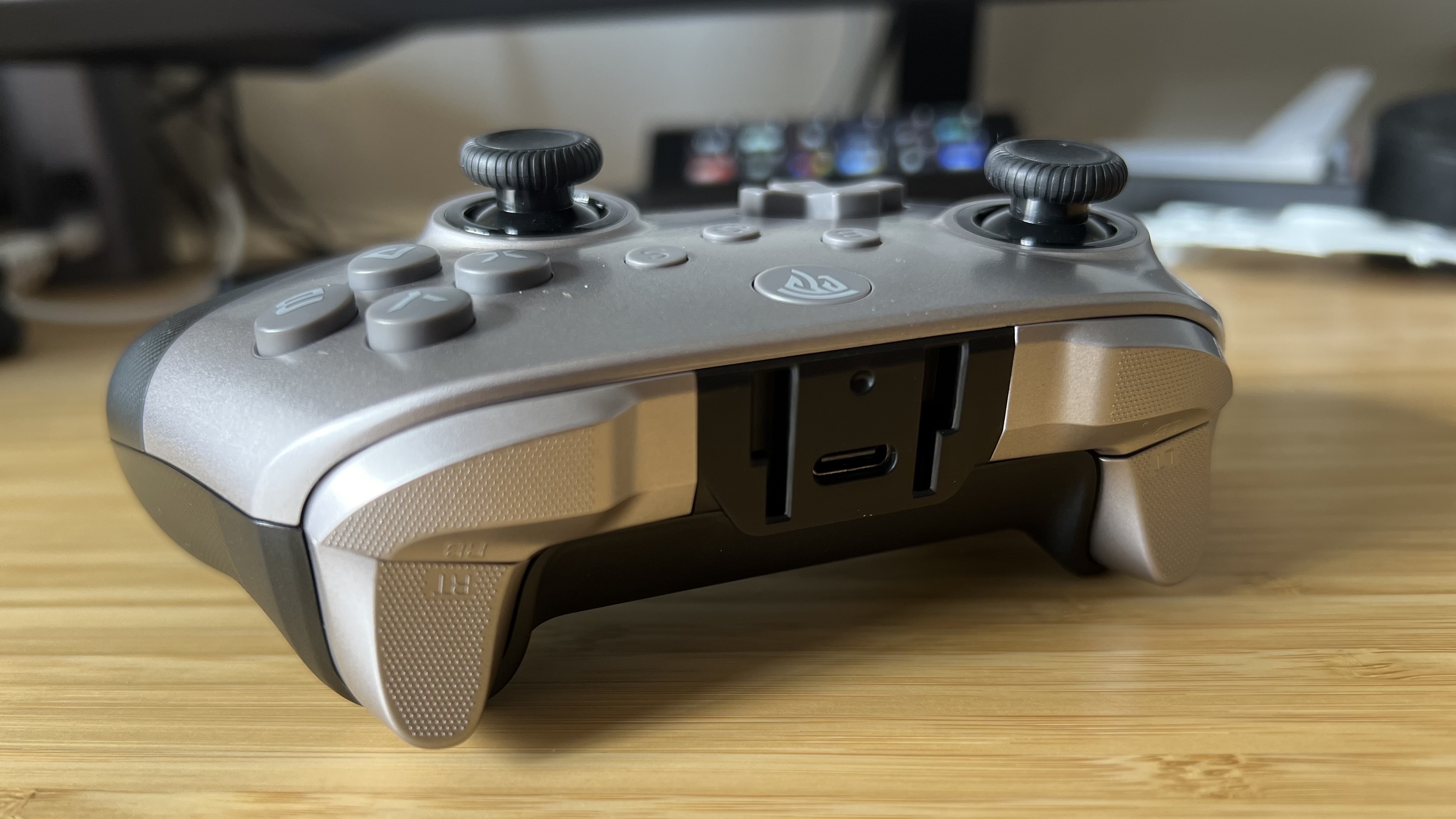 Close up on bumper buttons and triggers on EasySMX X10 controller