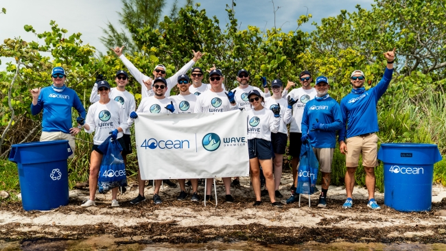 Wave Browser and 4ocean teams cleaning up a beach.