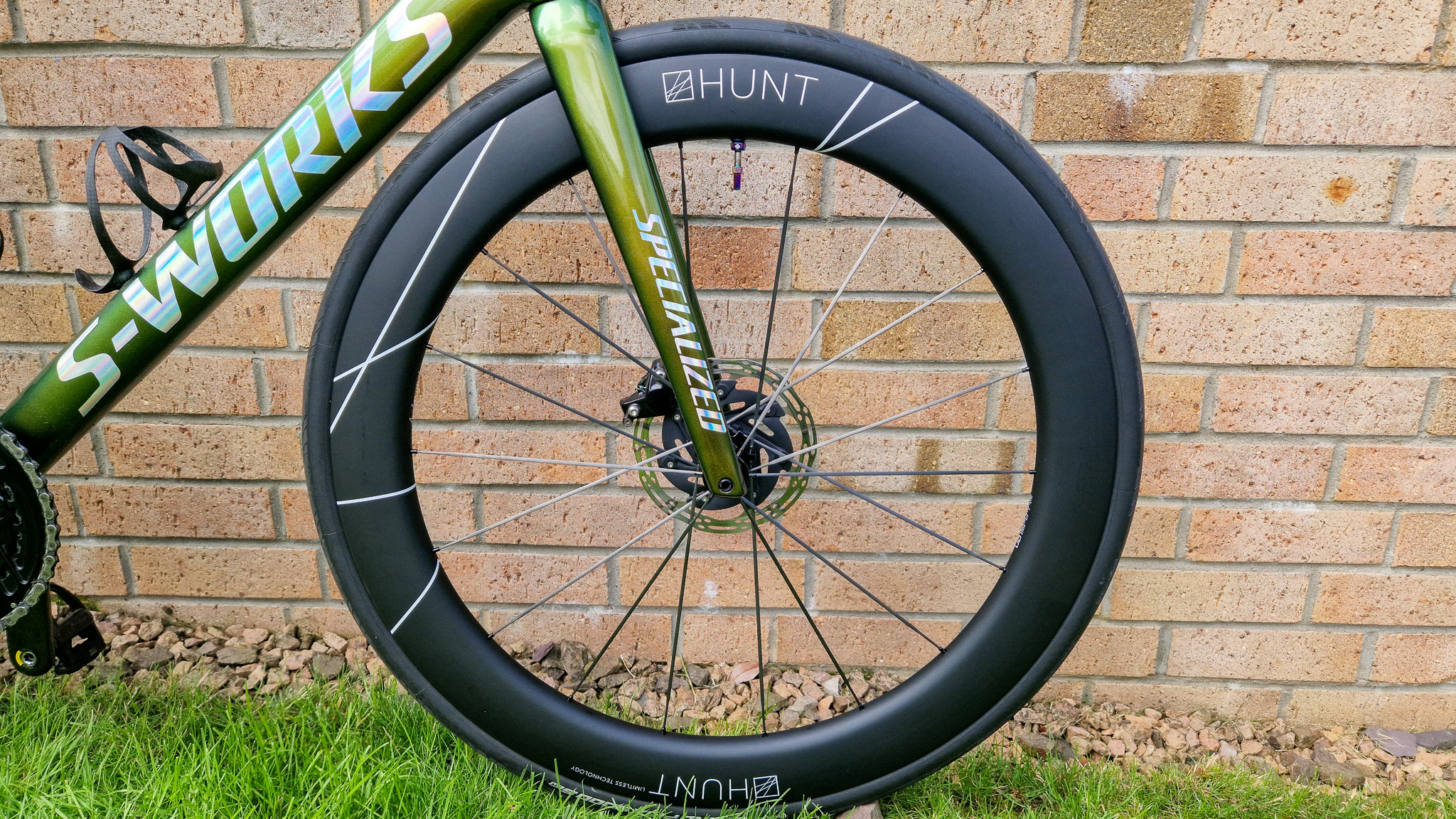 The Hunt 60 Limitless UD Carbon on a Specialized S-Works SL 7