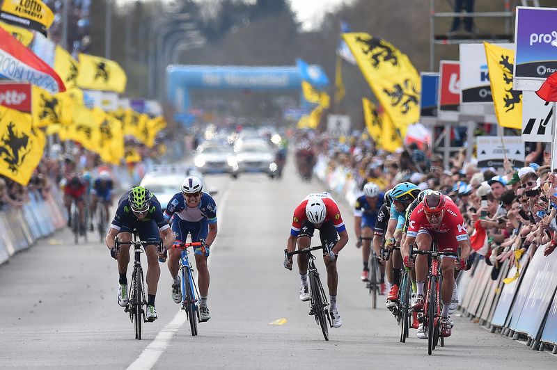 Imanol Erviti (Movistar) sprinting for the minor places at the end of Flanders
