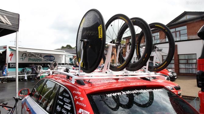 Opinions seem to be mixed on whether it's better to transport spare wheels in the front of the rack or the rear. Katusha prefers its wheels to be accessible from behind the vehicle