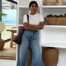 Woman in madewell t-shirt and jeans
