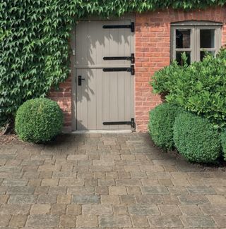 Bradstone Woburn driveway paving