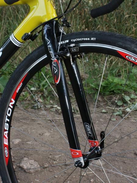 Complete bikes and framesets include Alpha Q's superb CX20 carbon 'cross fork.