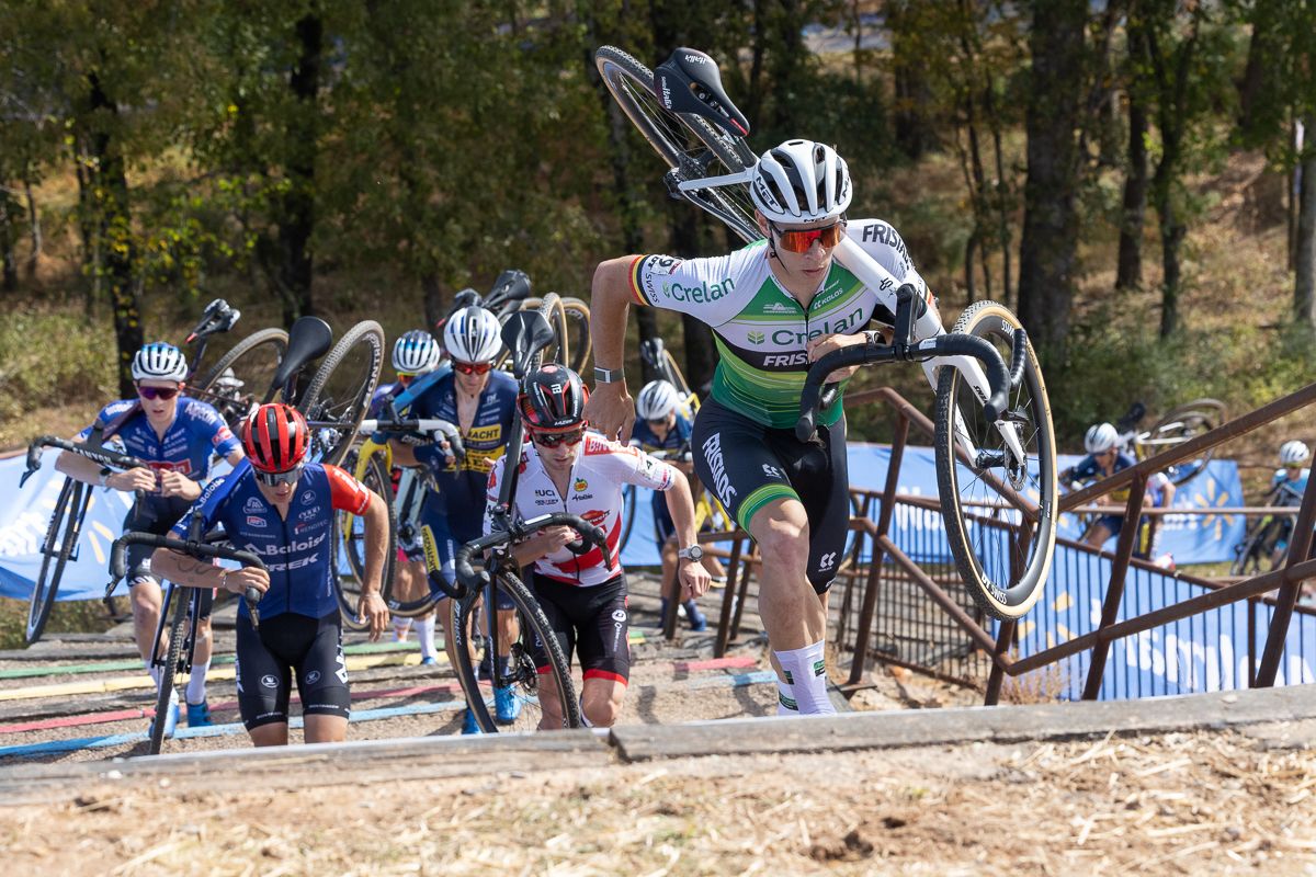 A group of at 12 riders followed Laurens Sweeck (Crelan-Fristads) up the 39-step staircase at Centenial Park in Fayetteville.