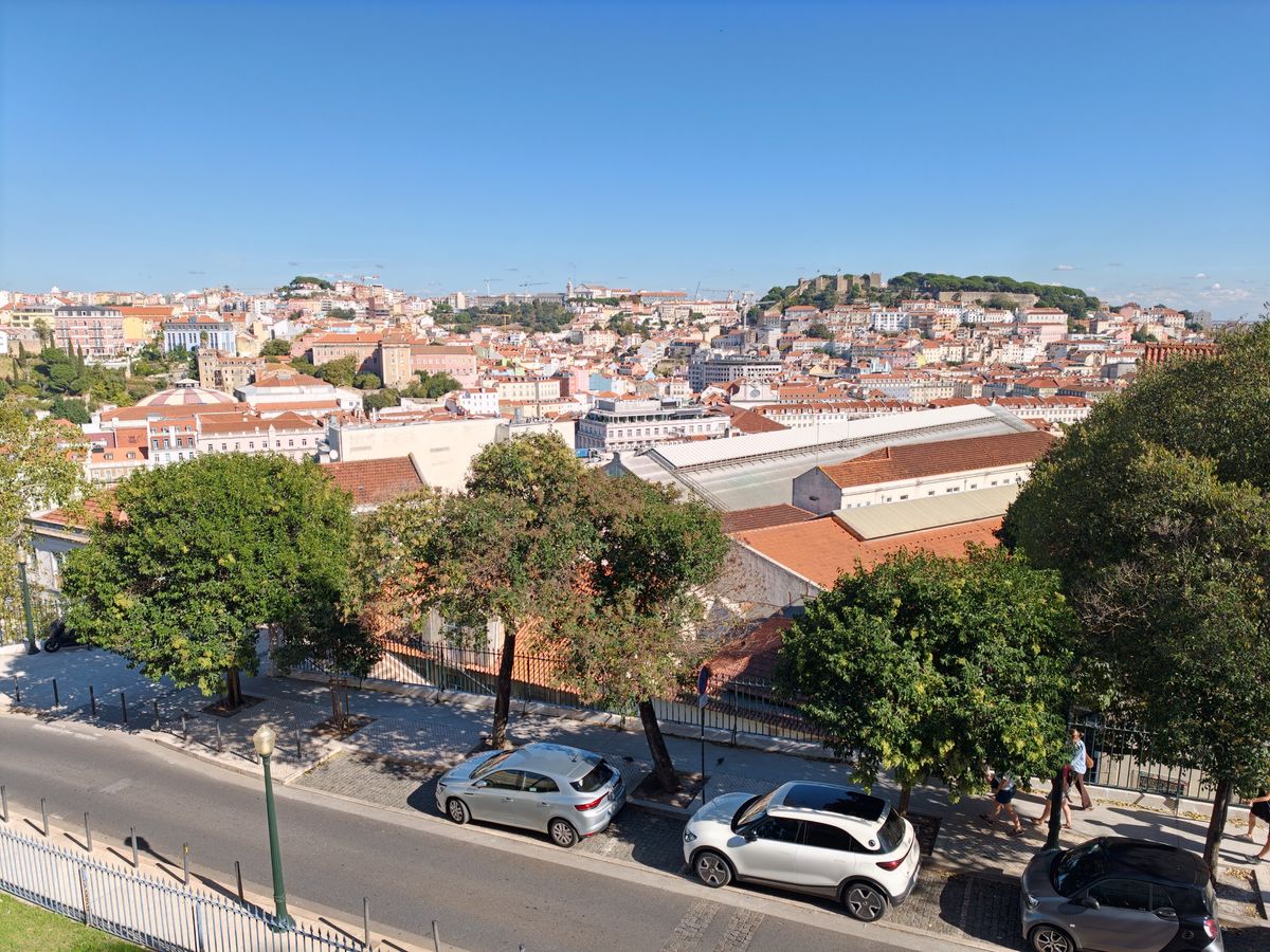 Oppo Find X10 Pro Max image sample gallery: Lisbon vista from elevated vantage point, including Libson castle