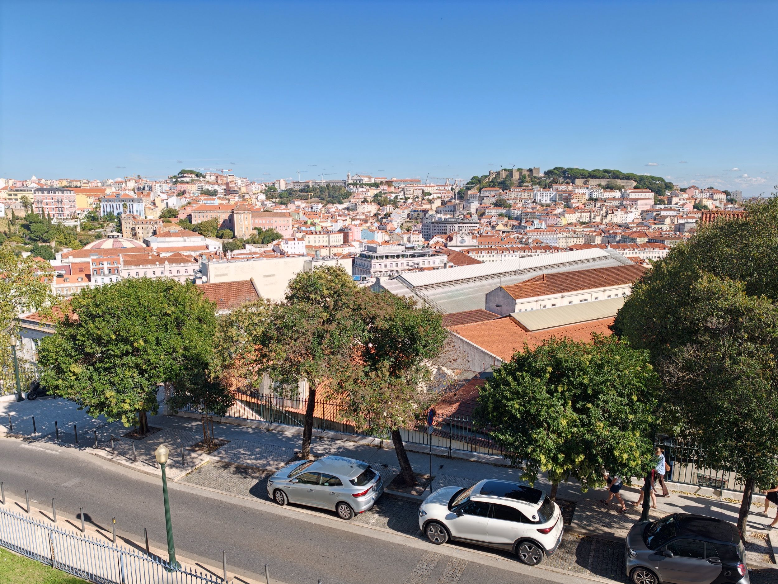 Oppo Find X10 Pro Max image sample gallery: Lisbon vista from elevated vantage point, including Libson castle