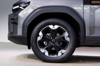 The new Dacia Bigster SUV sits on 19" wheels