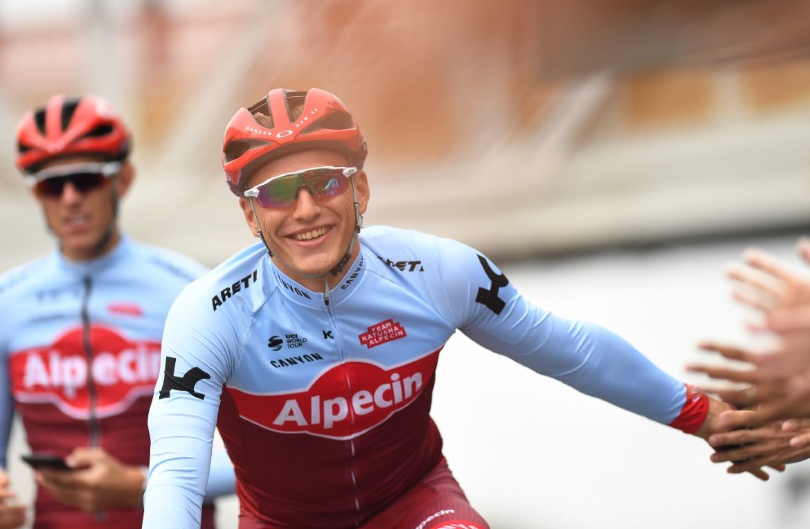 Marcel Kittel greets the crowd