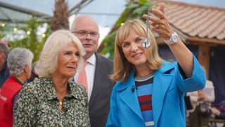 Queen Camilla with BBC presenter Fiona Bruce during her visit to the Antiques Roadshow