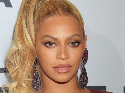 Beyonce tighlining eyeliner