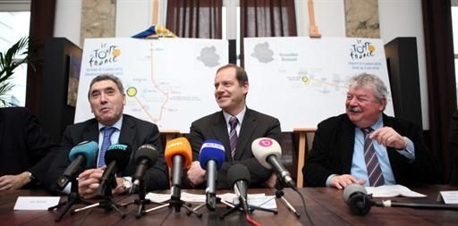 Belgian cycling champion Eddy Merckx, Tour de France Director Christian Prudhomme and Brussels Mayor Freddy Thielemans (l-r) at the presentation of the Brussels region itinerary for the 2010 Tour de France.