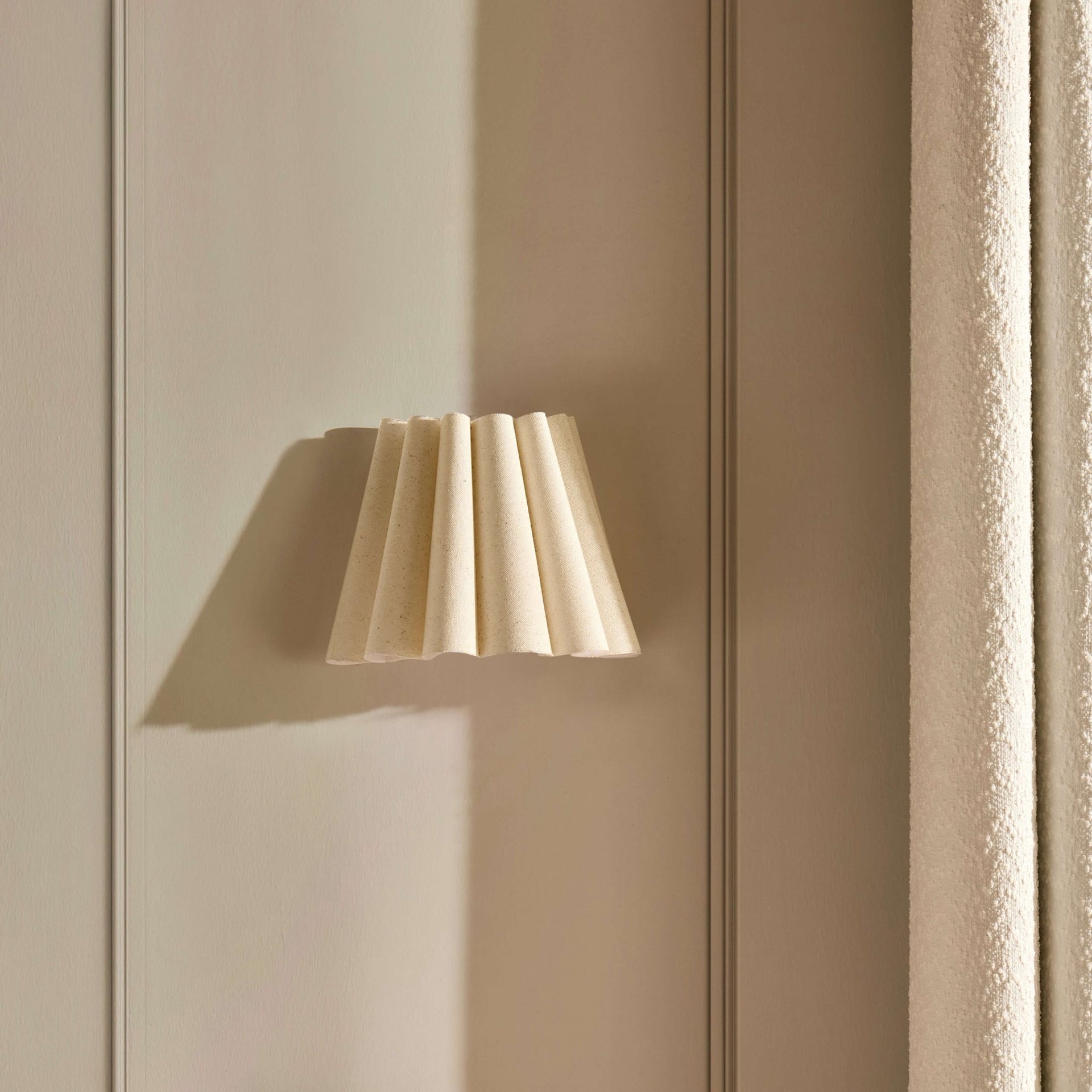 Trinity Rechargeable Pleated Wall Light - White