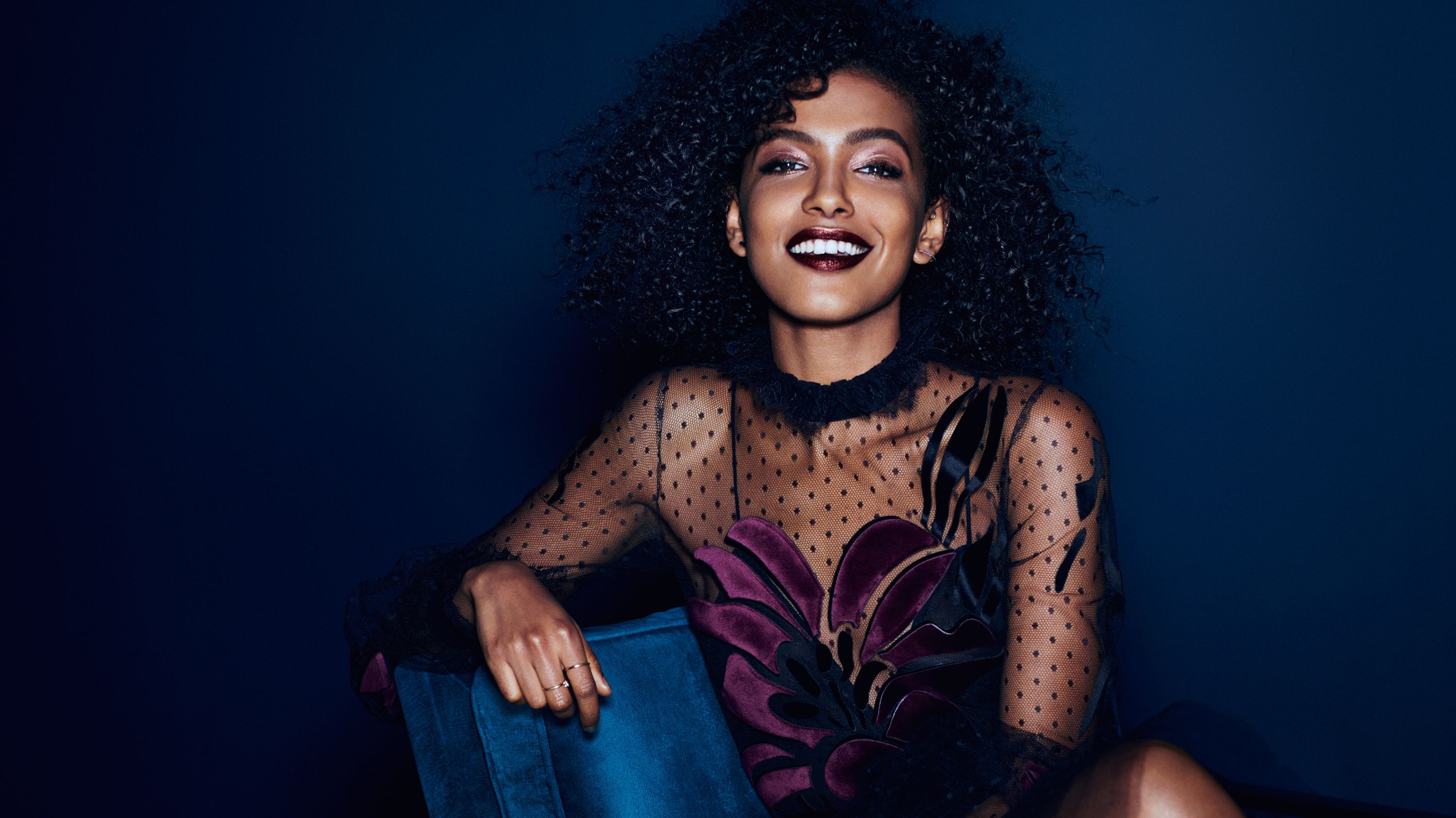 Hair, Face, Blue, Head, Beauty, Hairstyle, Fashion, Music artist, Black hair, Smile,