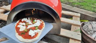 Making pizza in the delivita