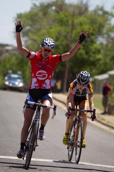 Kristin Armstrong (Exergy) gets the win over Janel Holcomb (Optum).