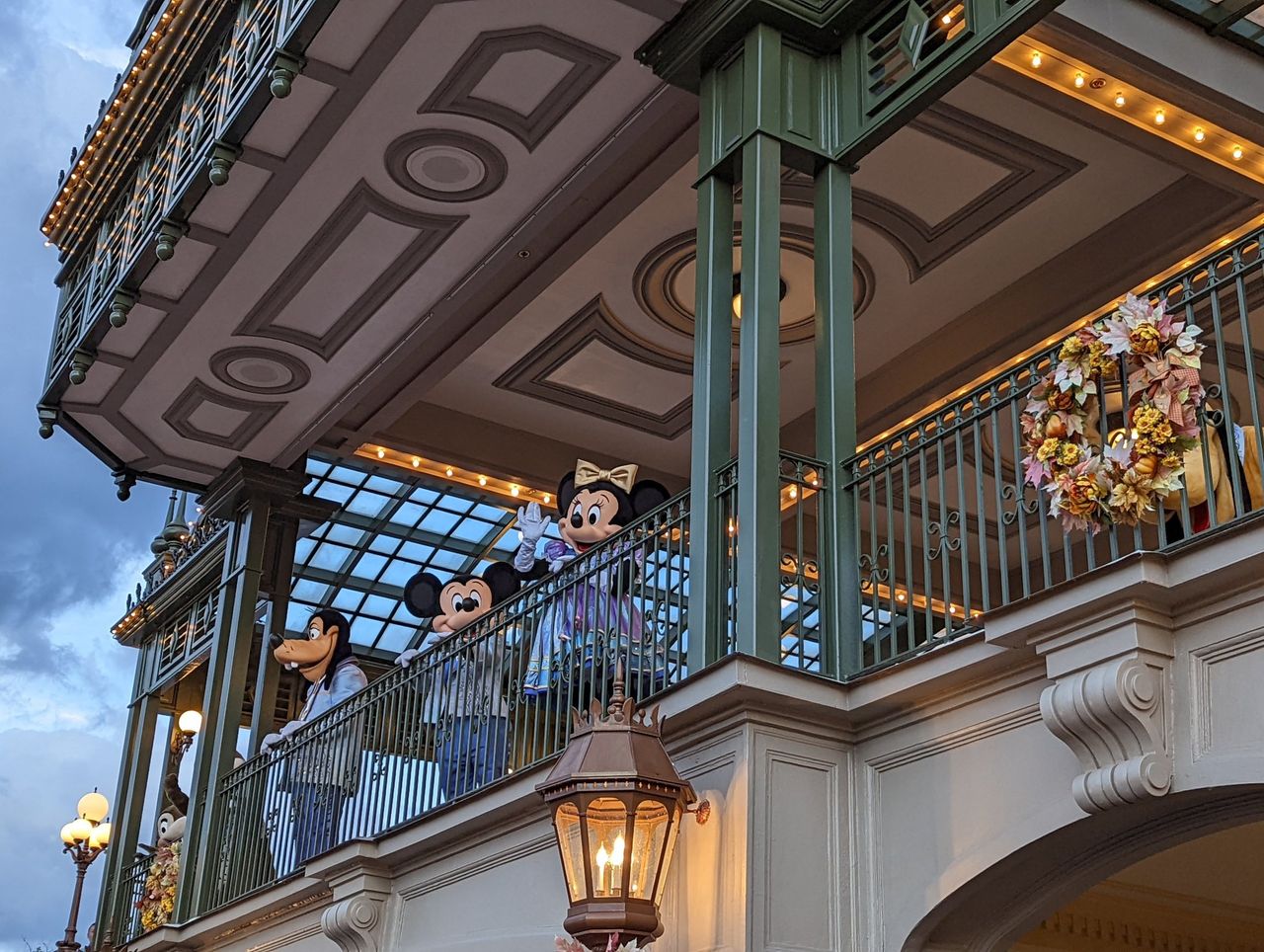 Pixel 6 Camera Samples Mickey Minnie 2x Zoom