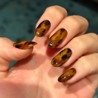 Ella Gerstein created tortoise shell nails on Blake Lively