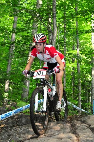 Laura Bietola racing to fifth place.