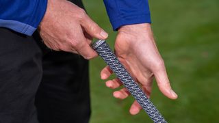 How to swing a golf club - left-hand grip