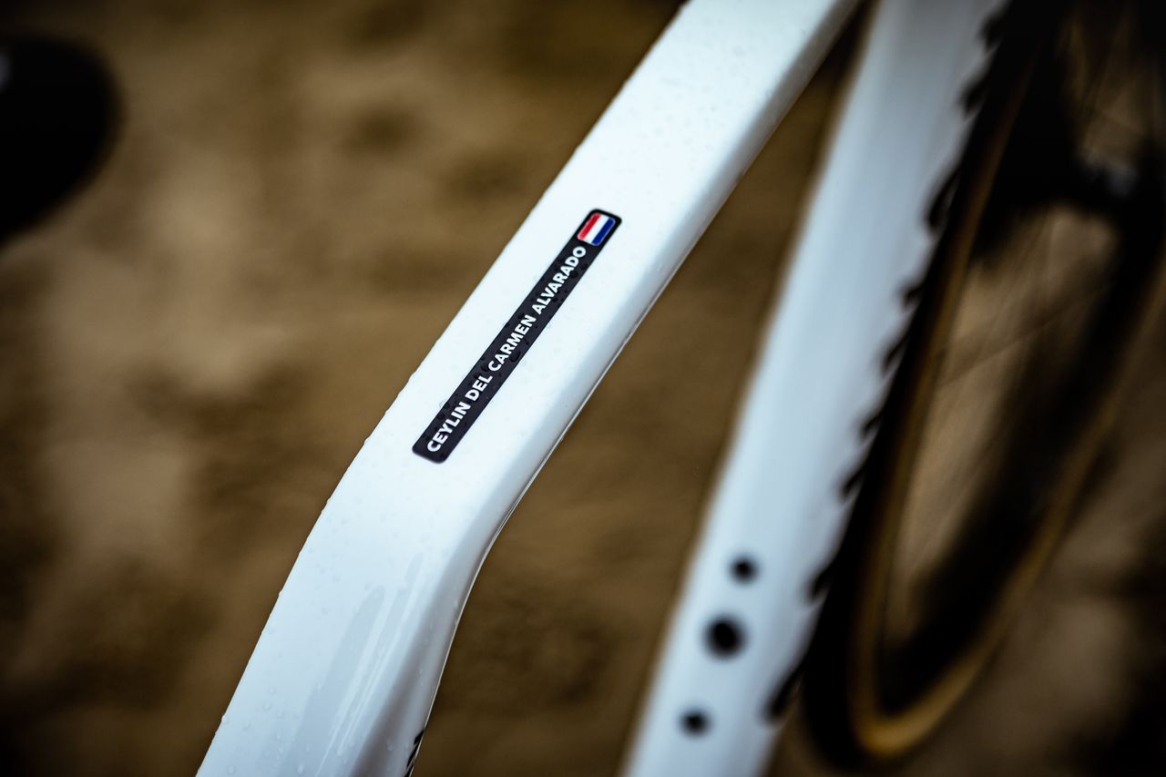Ceylin del Carmen Alvarado's Canyon Inflite CF SLX cyclo cross bike