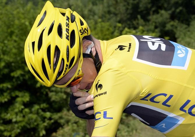 Chris Froome radios back for the gap