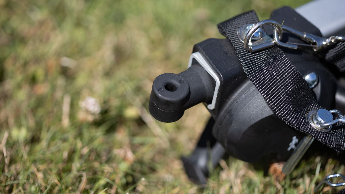 Burley D&rsquo;Lite X bike trailer rubber hitch detail