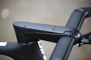 Giant Propel Disc features a new integrated cockpit with a separate aero bar and stem