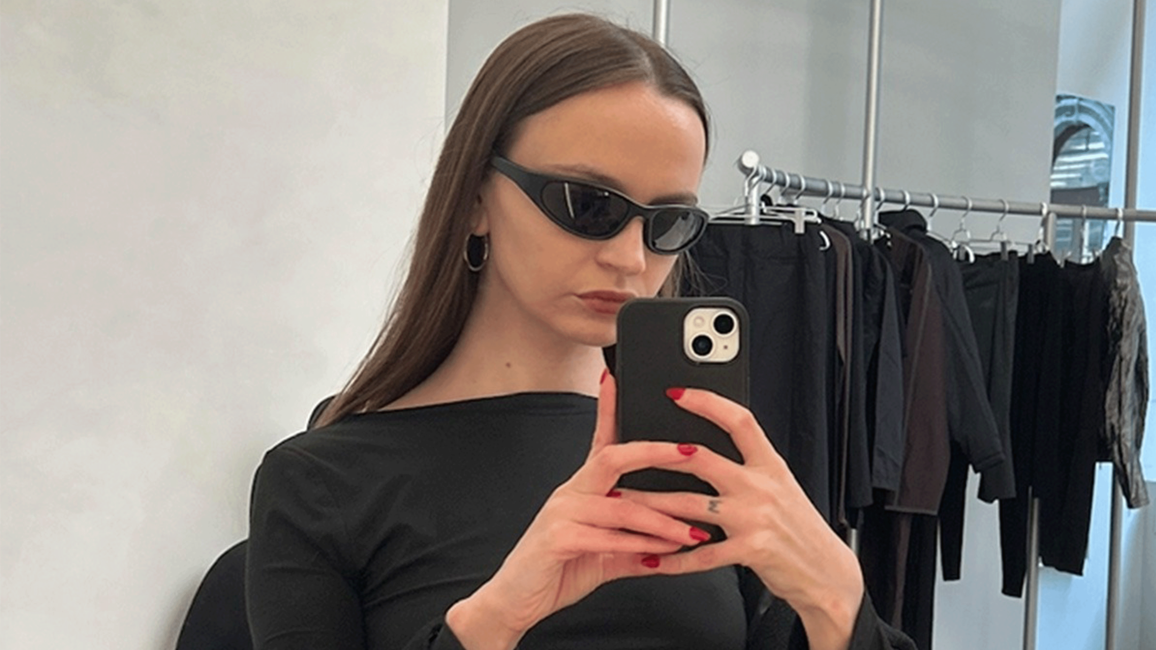 I Wear Sunglasses 365 Days a Year—This One Trend Makes My Basic Outfits Feel Intentional
