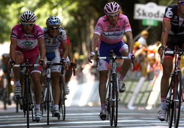 Denis Menchov and Danilo Di Luca finish together in stage 20.
