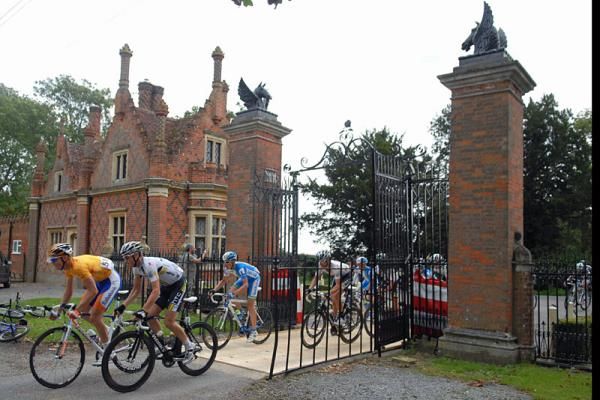 Lars Boom leads through the gates of Helmingham Hall.