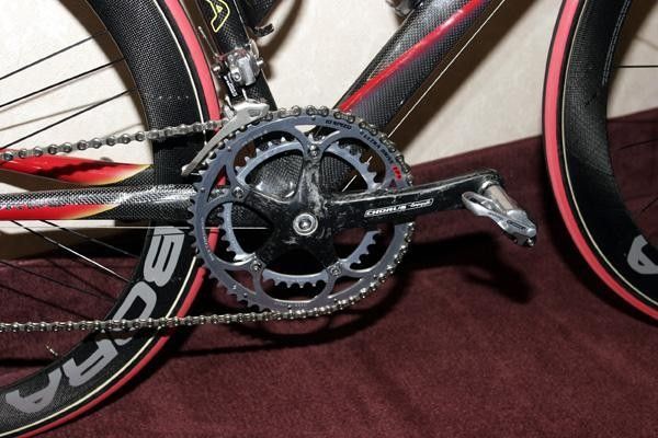 The Campy Chorus carbon cranks and Pro-Fit pedals.