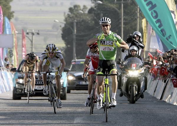 Giovanni Visconti (ISD - Neri) wins for the second consecutive day at the Tour of Turkey.