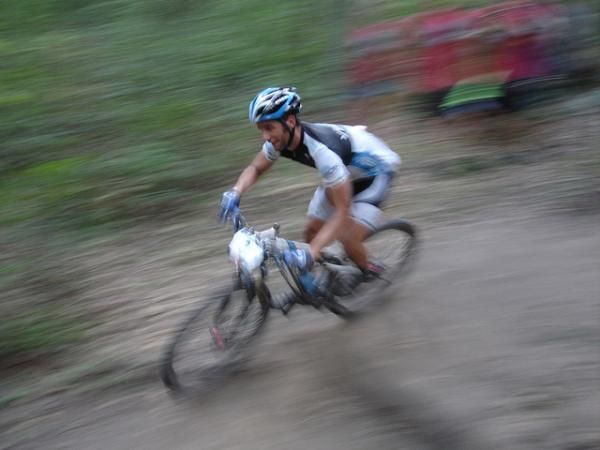 Nathan Guerra (Wheel &amp; Sprocket / Vision) in the lead down a singletrack chute after the rock garden.