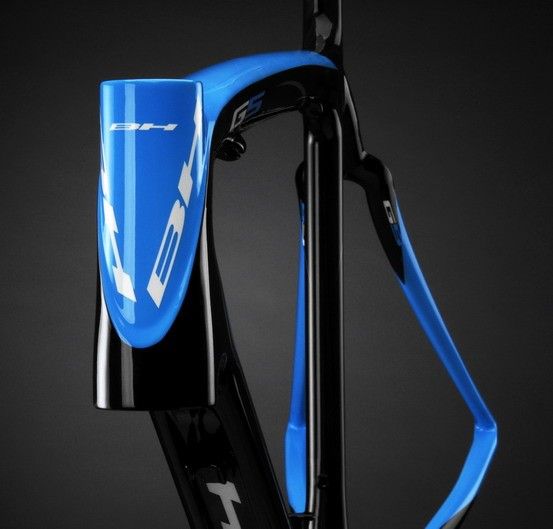 The G5 now uses a tapered and oversized 1 1/8"-to-1 1/2" head tube.