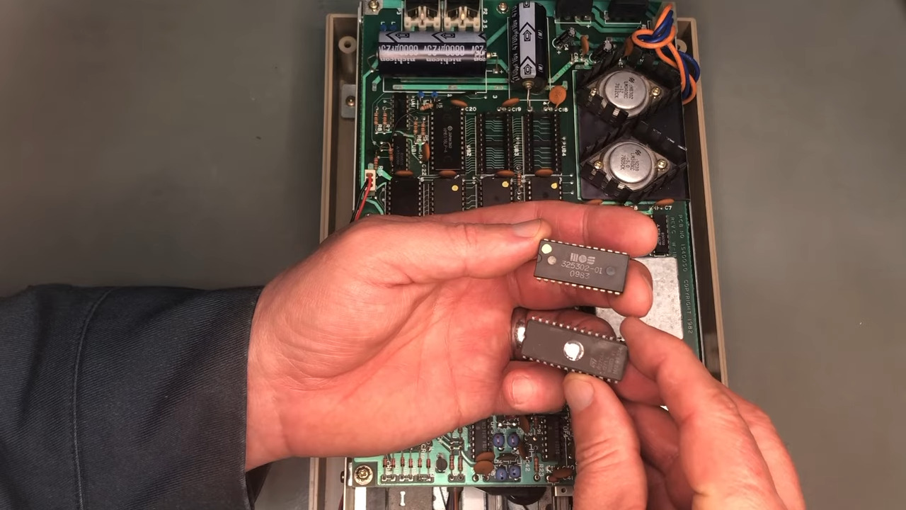 Commodore 1541 floppy disk electronics used as a computer