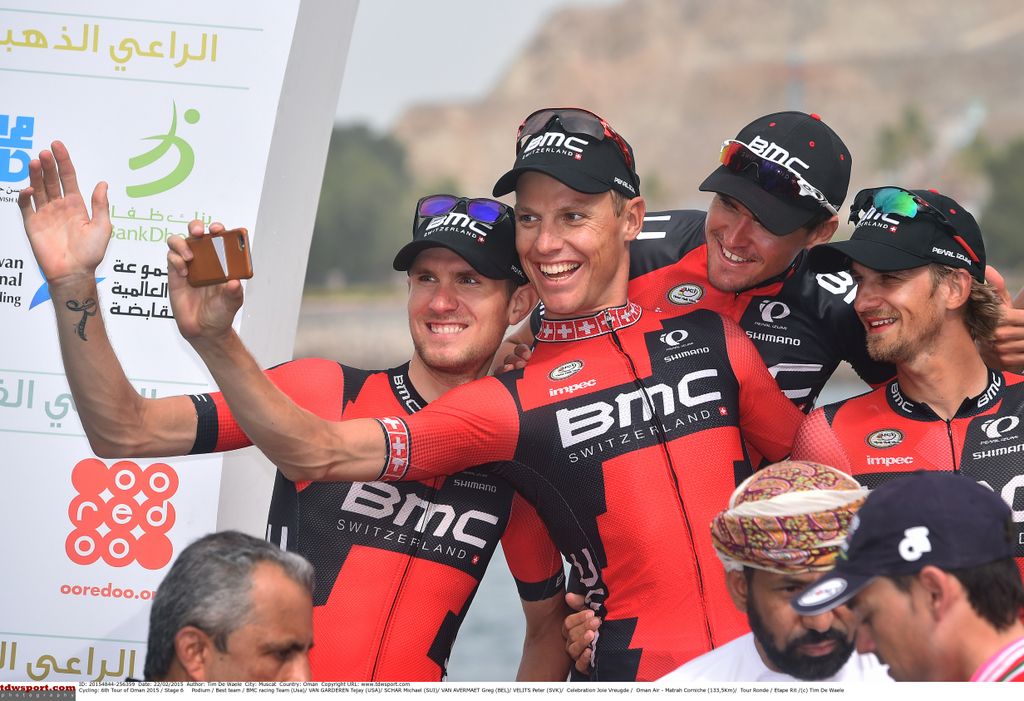 Michael Sch&auml;r gets a BMC selfie after they won the best team prize