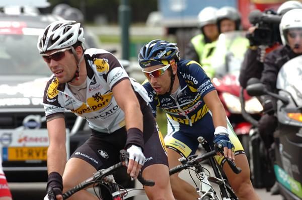 Stijn Neirynck (Topsport Vlaanderen) and Thomas De Gendt (Vacansoleil-DCM) in the break of the day.