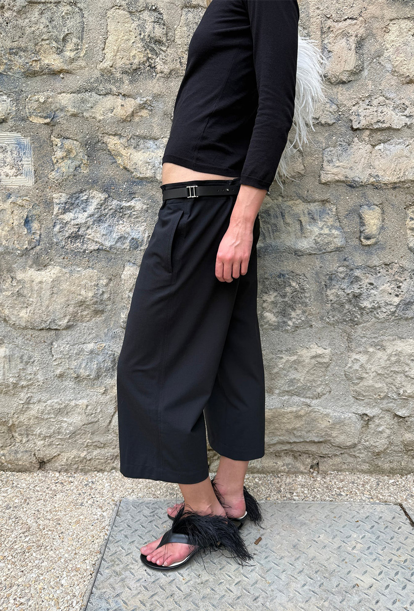 Thuyl&acirc;m, Side Belt Loose Capri