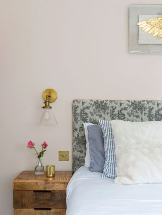 Bedroom idea with floral headboard and side light