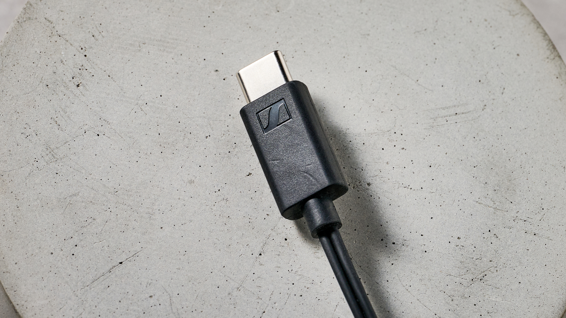 موصل USB-C على Sennheiser CX 80U