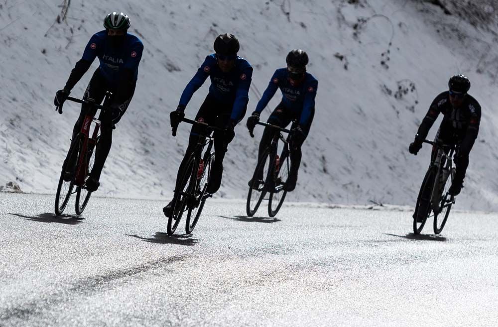 Vincenzo Nibali leads a small group of riders over the Innsbruck course