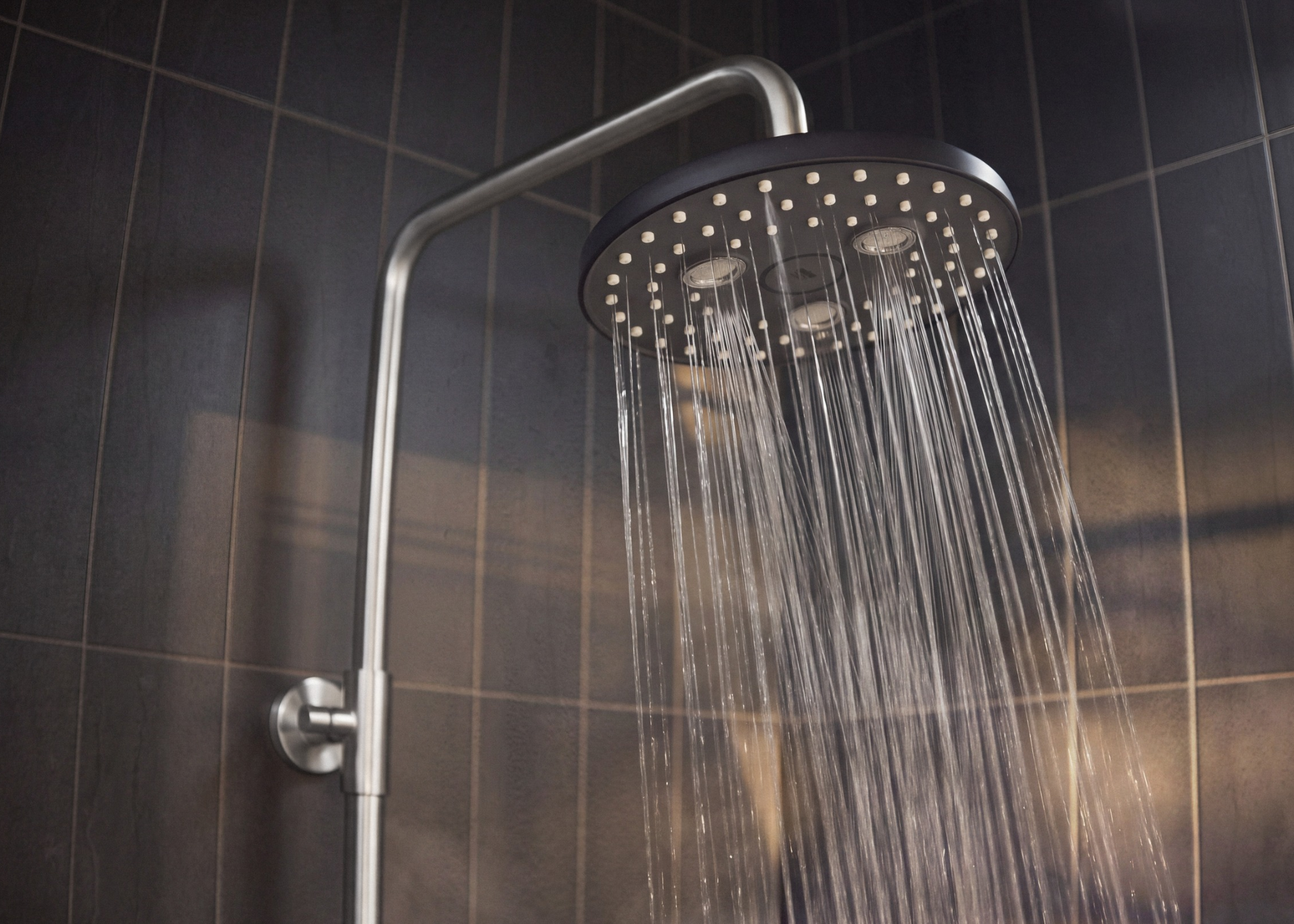 Mira Dramatik Shower in black