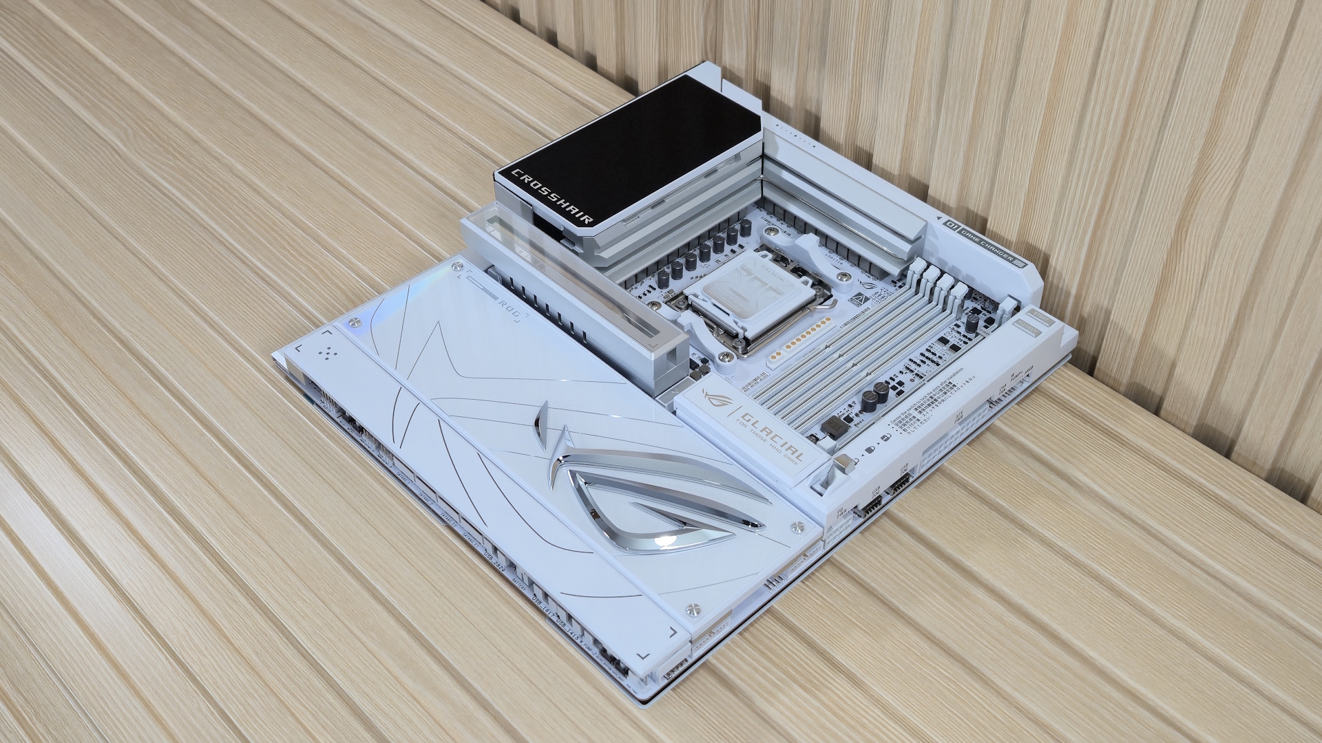 Asus ROG Crosshair X870E Glacial - Board images